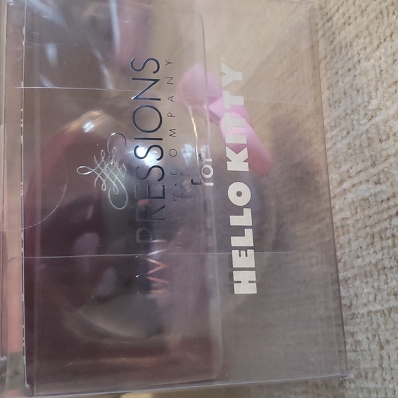 Hello Kitty 6 pc Makeup Brush Set & 2 reusable glass jars - Picture 6 of 12